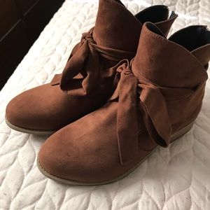 Cute brown Suede boots
